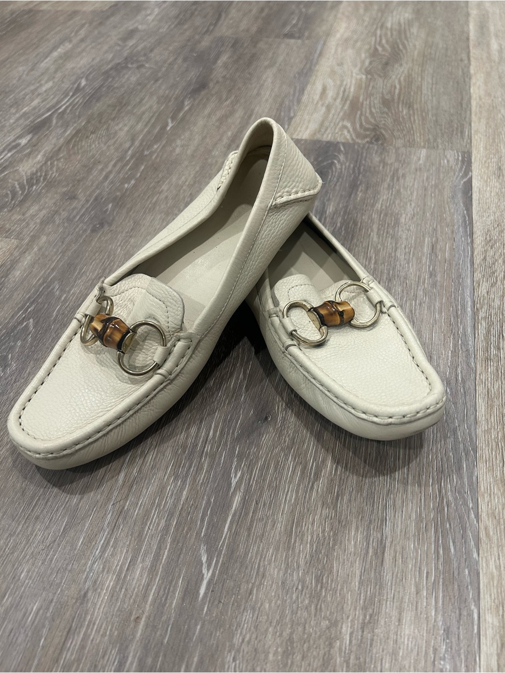 Gucci pebbled leather loafers featuring a distinct bamboo horsebit Buckle